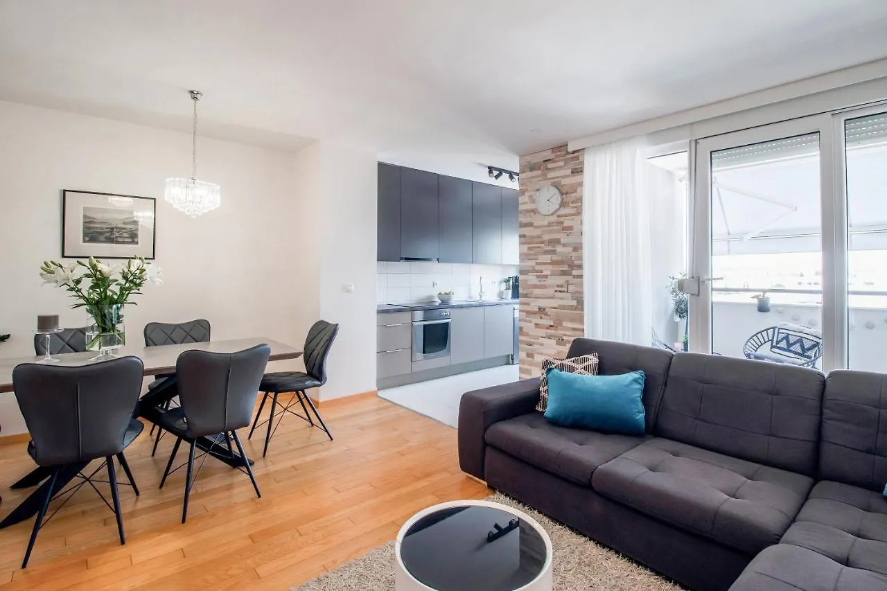 Apartment Montesa Zadar With Free Parking And Balcony