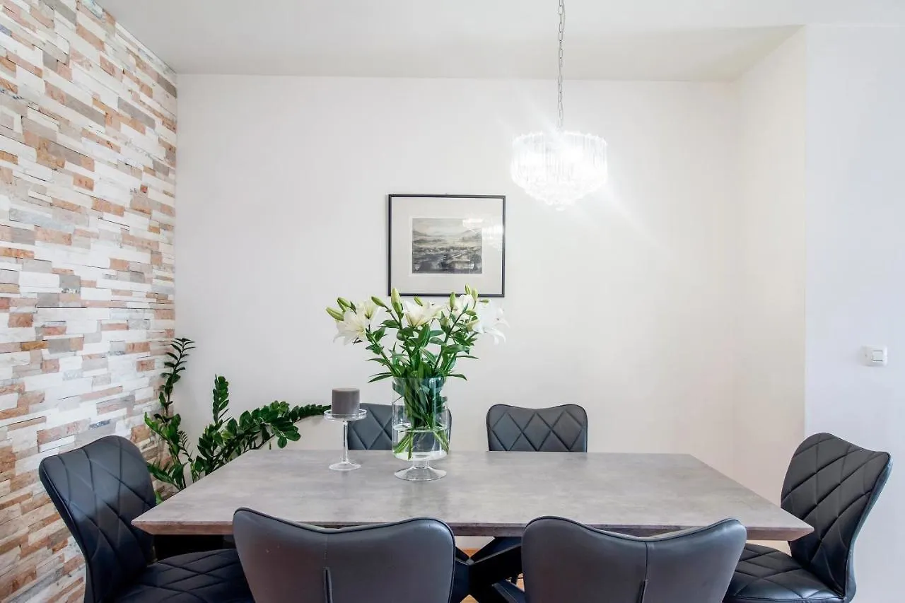 Apartment Montesa Zadar With Free Parking And Balcony