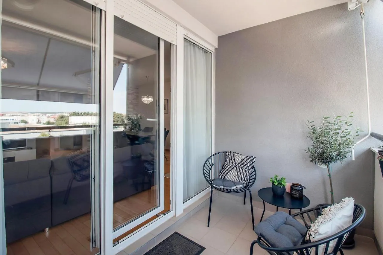 Apartment Montesa Zadar With Free Parking And Balcony