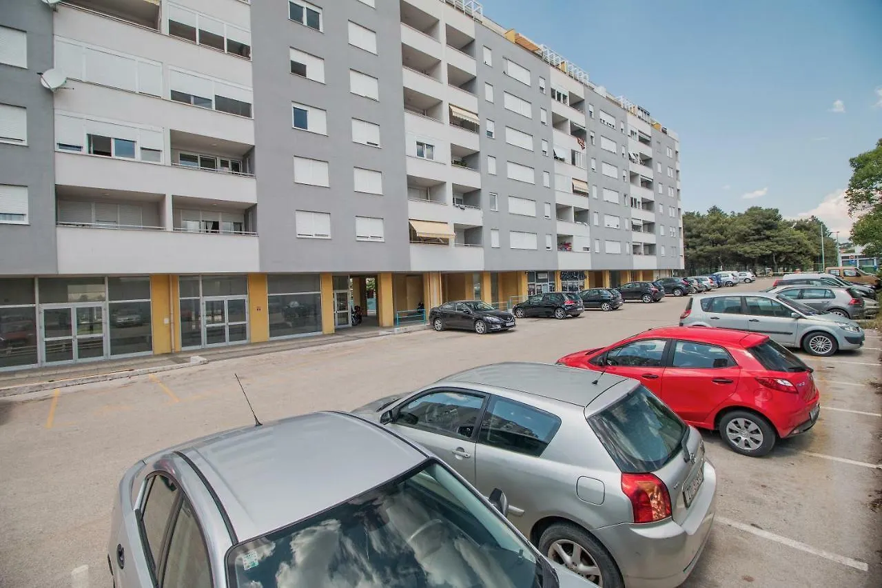 Apartment Montesa Zadar With Free Parking And Balcony